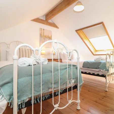 Bert's Barn * Helston